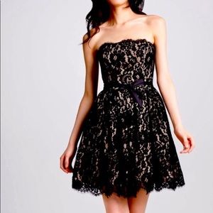 [Neiman Marcus] Black Chantilly lace dress